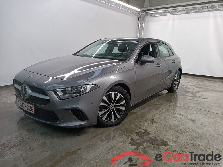 Mercedes-Benz A-Klasse A 180 d Business Solution Essential 5d #1