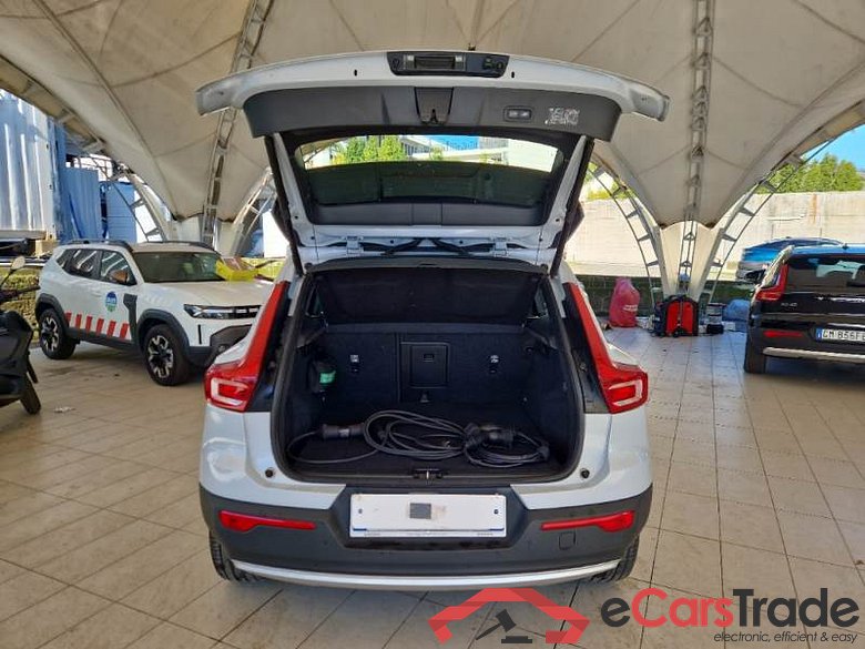 VOLVO XC40 / 2017 / 5P / SUV T4 PLUG-IN HYBRID AUTO RECH INSCRIP EXPR #5