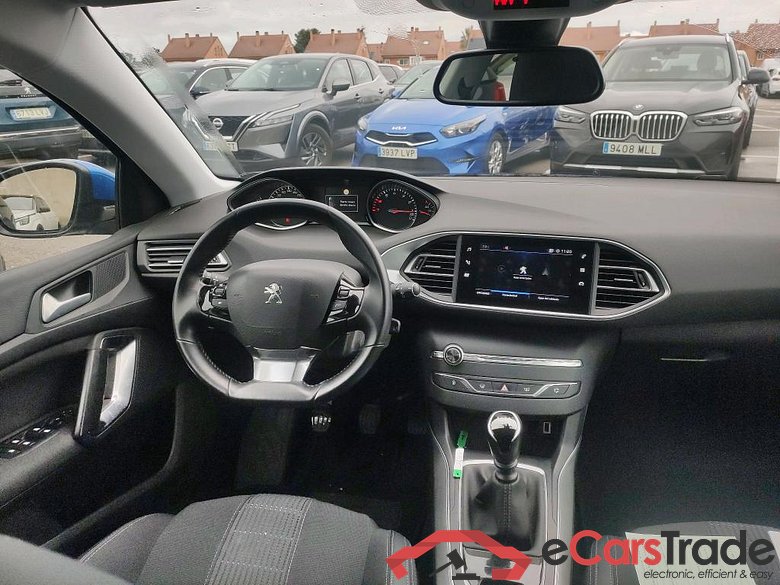 PEUGEOT 308 / 2017 / 5P / familiar SW Allure PureTech 130 S&S #3