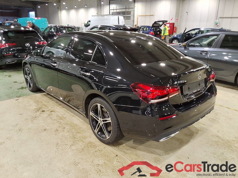 MERCEDES-BENZ A-CLASS LIMOUSINE 1.3 A 250 E DCT #2