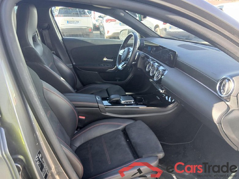 MERCEDES-BENZ Clase A / 2018 / 5P / berlina con portón A 250 e #6