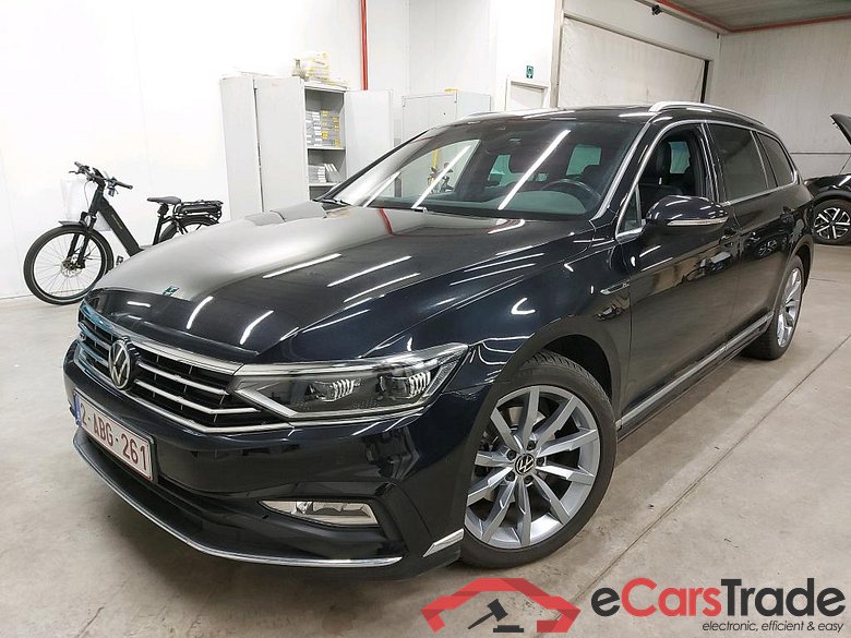 VOLKSWAGEN - VW  PASSAT VARIANT TDI 122PK DSG Elegance Business & R Line Pack With Nappa Seats & Matrix LED & Easy Open & Nav Discover Pro  & Pano Roof