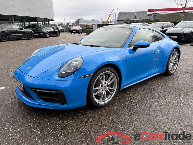 PORSCHE 911 Carrera 2 Carrera