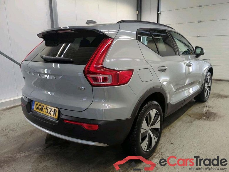 VOLVO XC40 2.0 B3 Essential #2