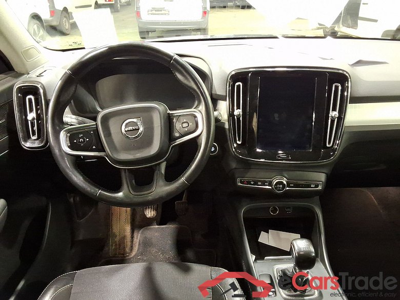 VOLVO XC40 DIESEL 2.0 D3 Momentum (EU6d-TEMP) STOCK #6