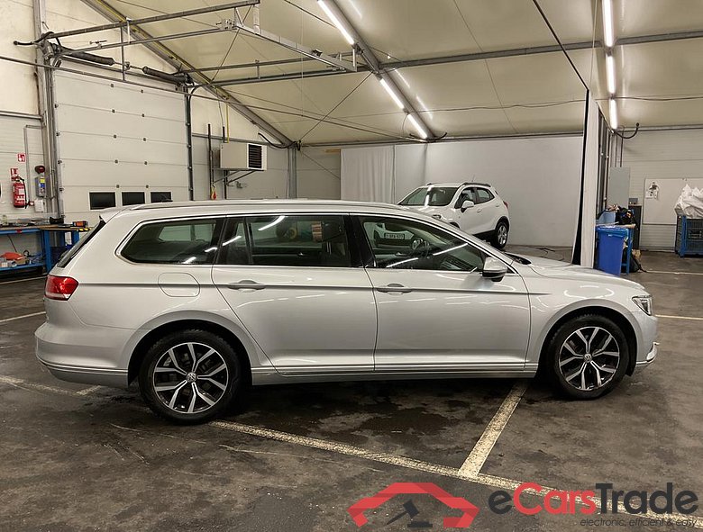 Volkswagen Passat Variant 2.0 TDI Comfortline Pano Navi KeylessGo Klima PDC ... #2