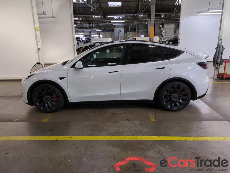 TESLA Model Y / 2020 / 5P / SUV Performance Dual Motor AWD #2