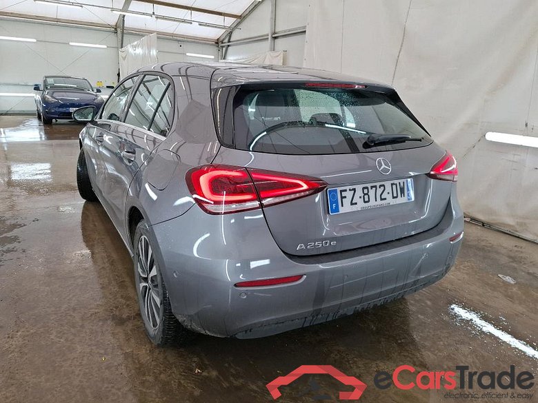 MERCEDES-BENZ Classe A Compact 2018 5P Berline A 250 e Business Line 8GDCT #2