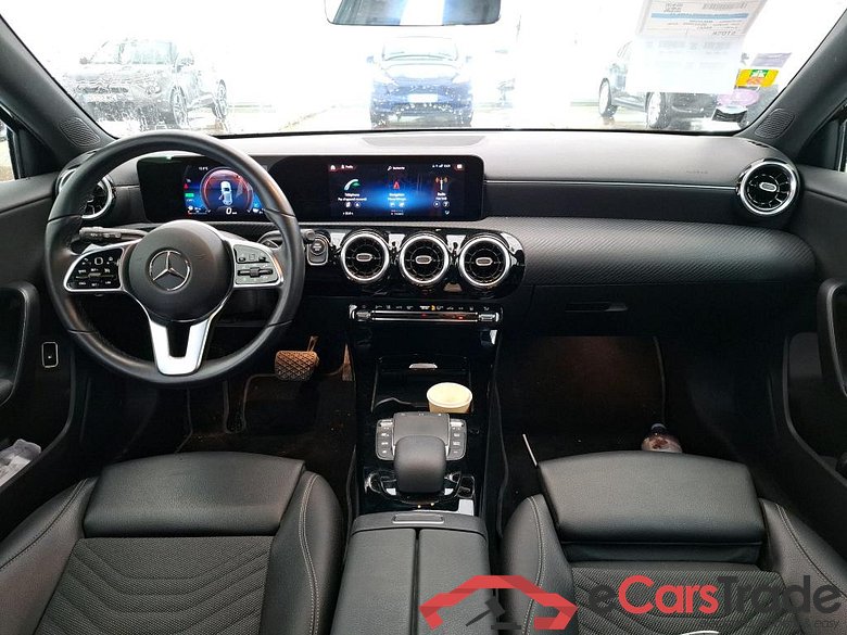 MERCEDES-BENZ Classe A Compact 2018 5P Berline A 250 e Business Line 8GDCT #5