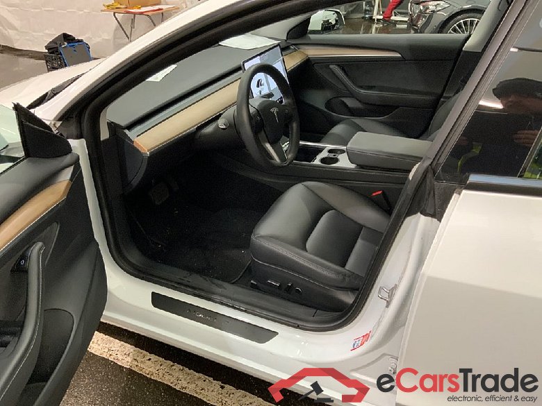 TESLA Model 3 Standard Reichweite Plus Hinterradantrieb 4d 208kW #4