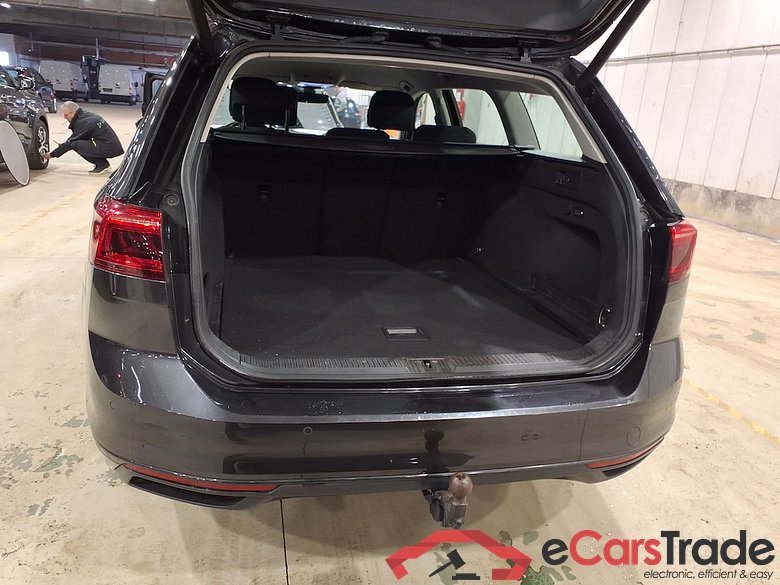 VOLKSWAGEN PASSAT VARIANT DIESEL - 2019 1.6 TDi SCR Style Business DSG #3