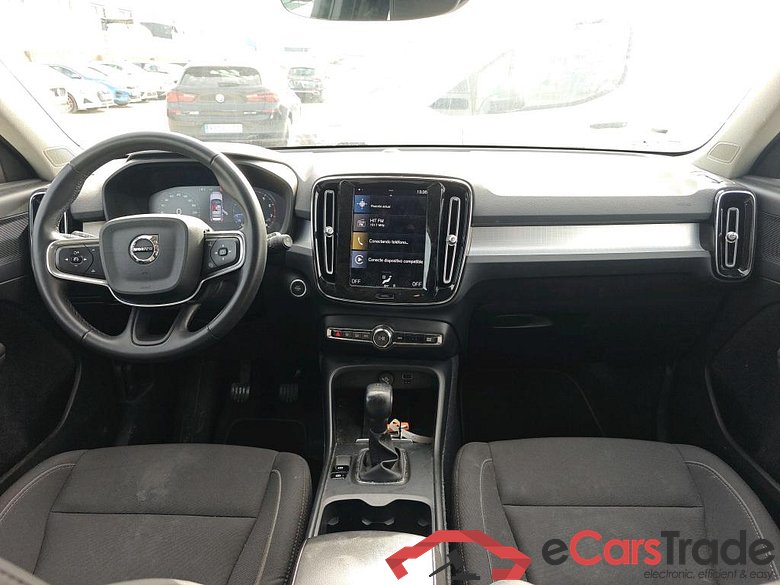 VOLVO XC40 / 2017 / 5P / todoterreno 1.5 T3 Momentum Pro #3
