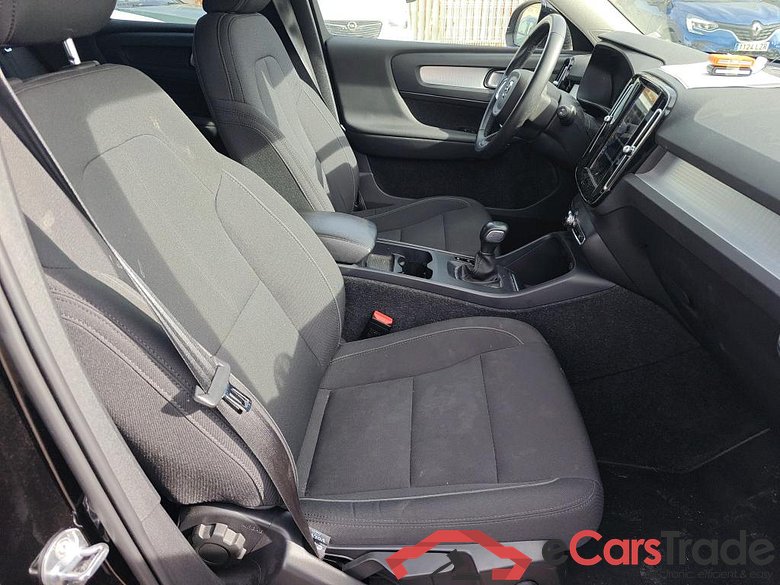 VOLVO XC40 / 2017 / 5P / todoterreno 1.5 T3 Momentum Pro #6