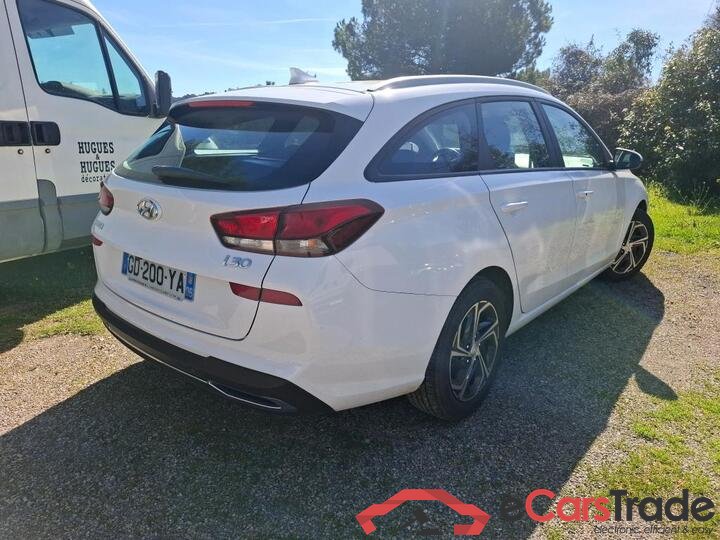 Hyundai i30 1.6 CRDI Aut. Navi KeylessGo Camera Klima PDC ... #3