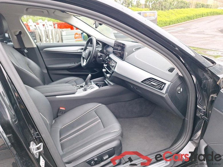 BMW - BMW 5 BERLINE 530e xDrive 272PK With Dakota Heated Seats & Driving Assistant & Towing Hook * HYBRID * #3