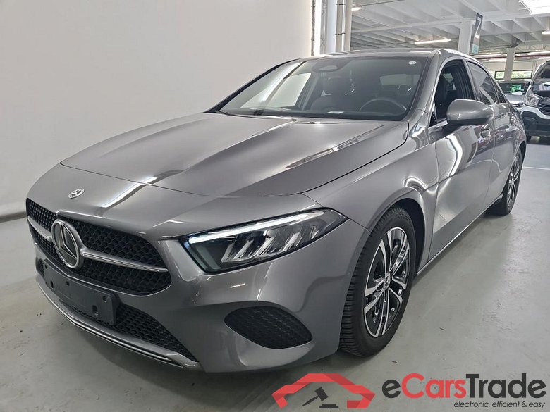 MERCEDES-BENZ A-CLASS LIMOUSINE 2.0 A 180 D BUSINESS LINE DCT