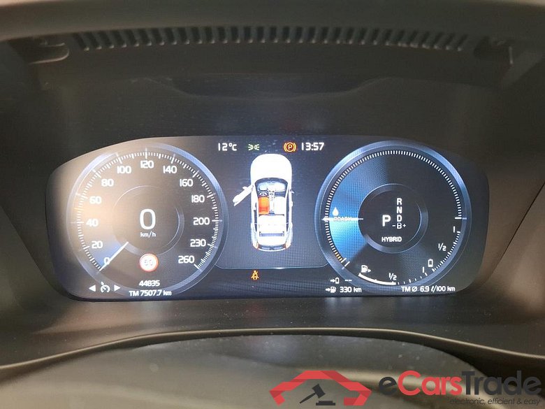 VOLVO XC40 / 2022 / 5P / SUV Recharge T5 262 DCT7 Plus #6