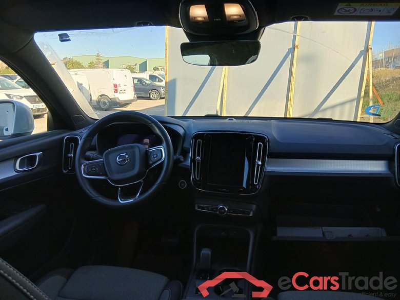VOLVO XC40 / 2021 / 5P / todoterreno 2.0 B3 G Core Dark Auto #3