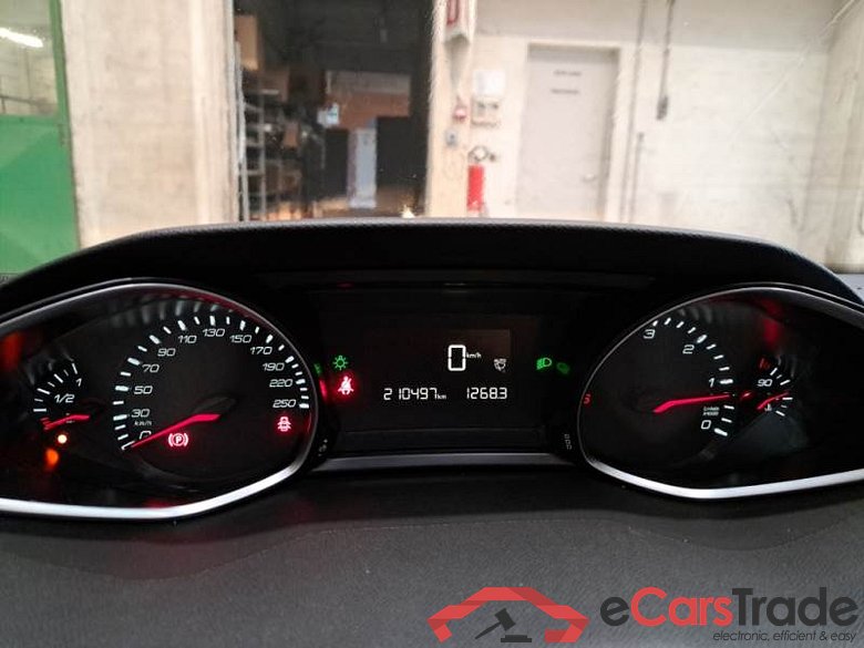 PEUGEOT 308 / 2017 / 5P / BERLINA BUSINESS BLUEHDI 130 SeS #4