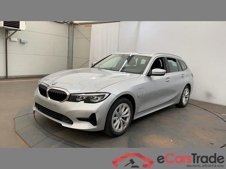 BMW 330e Plug-In Hybrid Aut. LED-Xenon LC-Pro Navi Hi-Fi Leather KeylessGo Klima PDC ...
