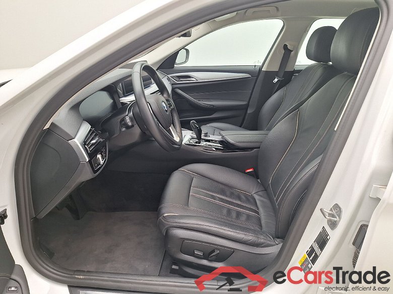 BMW, 5-ser To FL'20 PHEV, BMW 5 Reeks Touring 530e Auto 5d #3