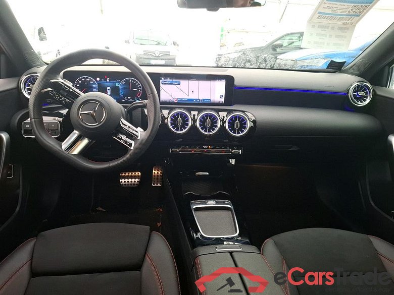 MERCEDES-BENZ Classe A Compact / 2022 / 5P / Berline A 250 e AMG Line 8G-DCT #5