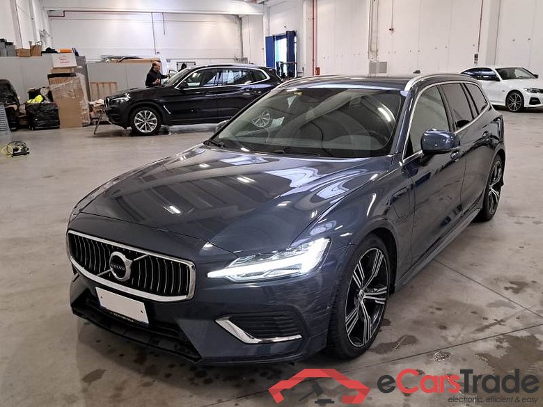 VOLVO V60 / 2019 / 5P / STATION WAGON T6 PLUG-IN AWD AUTOM.INSCR.EXPR. #1