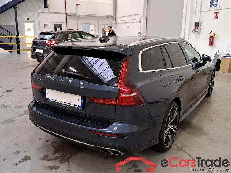 VOLVO V60 / 2019 / 5P / STATION WAGON T6 PLUG-IN AWD AUTOM.INSCR.EXPR. #2