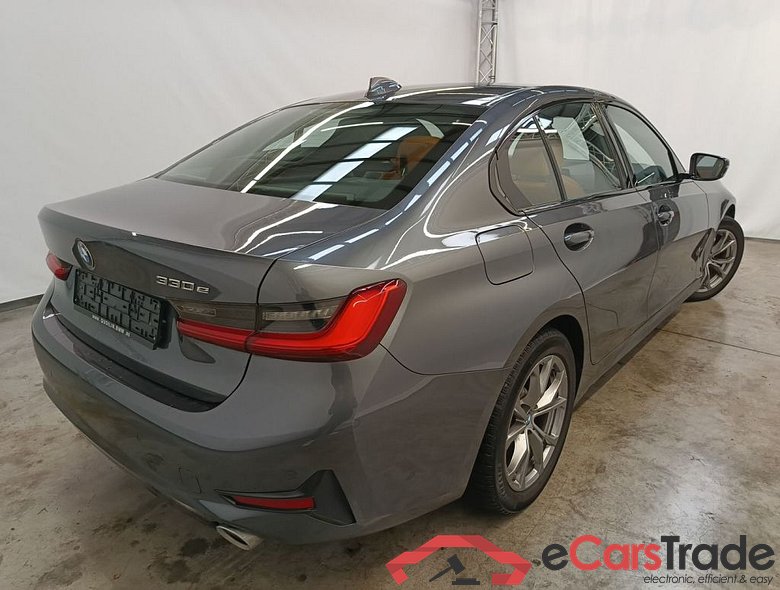BMW 3 Reeks Berline 330e (215 kW) 4d #2