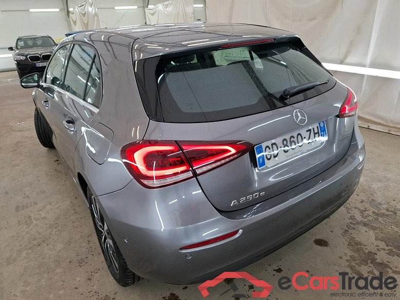 MERCEDES BENZ Classe A Compact 2018 5P Berline A 250 e Business Line 8GDCT #2
