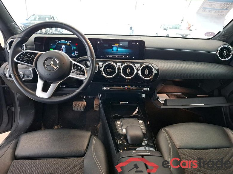 MERCEDES BENZ Classe A Compact 2018 5P Berline A 250 e Business Line 8GDCT #5