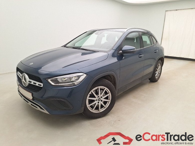 Mercedes GLA 180d Aut. Widescreen Navi 1/2 Leather KeylessGo Camera Klima PDC ...