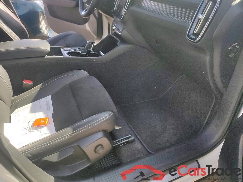 VOLVO XC40 / 2017 / 5P / todoterreno 1.5 T4 Twin Recharge R-Design Auto #6
