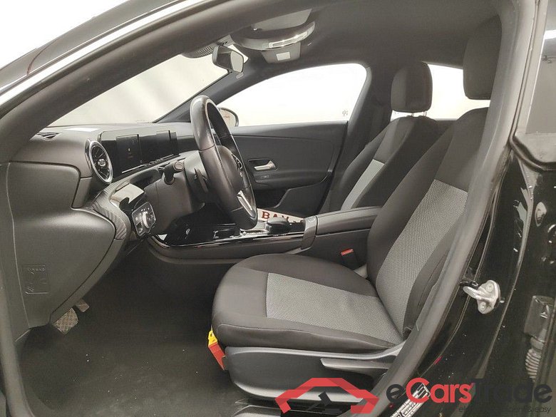 Mercedes-Benz CLA CLA 180 d Business Solution Essential Aut. 4d #3