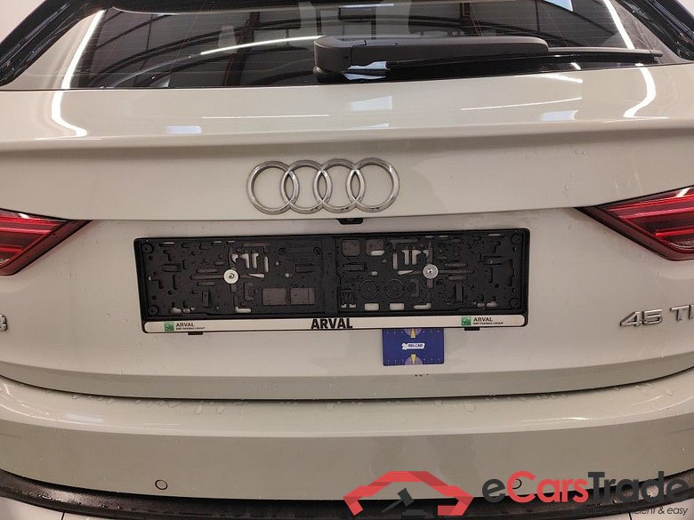 Audi Q3 Sportback 45 TFSI e S tronic S Line 5d #3