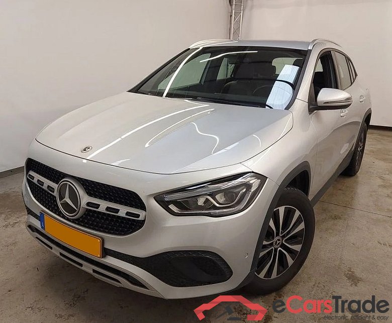 Mercedes GLA 200d Aut. LED-Xenon Widescreen Navi 1/2 Sport-Leather KeylessGo Klima PDC ...