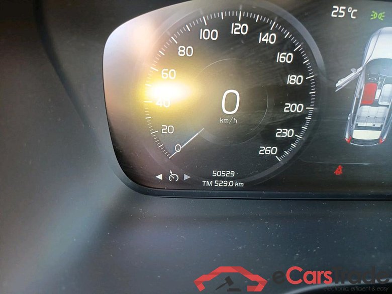 VOLVO XC40 / 2017 / 5P / todoterreno 1.5 T2 Momentum Auto #5