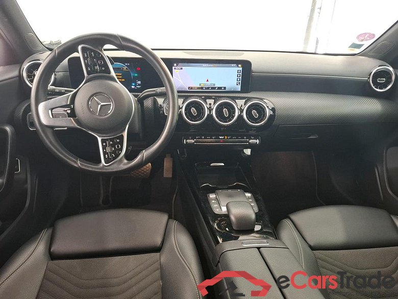 MERCEDES-BENZ Classe A Compact / 2018 / 5P / Berline A 250 e Business Line 8G-DCT #5