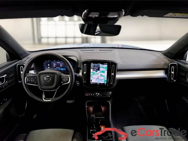 VOLVO XC40 / 2021 / 5P / SUV B3 AUTOMATICO PLUS DARK #3