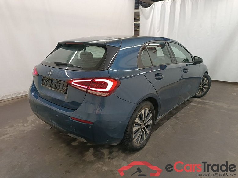 MERCEDES CLASSE A DIESEL (W177) A 180 d 116 Business Solution Essential 5d #2