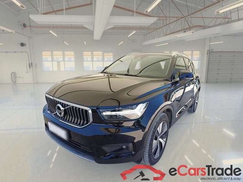 VOLVO XC40 / 2017 / 5P / SUV T4 PLUG-IN HYBRID AUTO RECH INSCRIP EXPR
