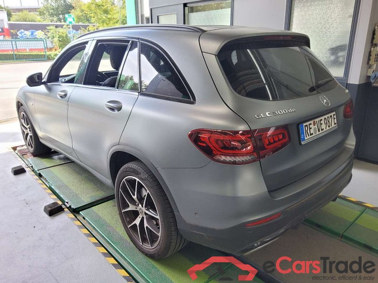 Mercedes-Benz GLC (BM 253)(06.2015->) DE - SUV5 GLC 300 de EU6d, 4Matic AMG Line, (Facelift) 2020 - 2022 #4