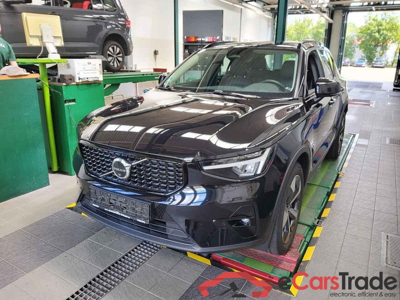 Volvo XC40 (2017->) DE - SUV5 B4 2WD EU6d, Plus Dark, (Facelift) 2022 - 2024